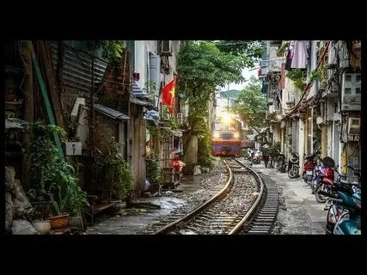 Chuyên gia Hotspot Matrix phân tích: Ai bảo mặc váy đen mùa hè là và marketing video
